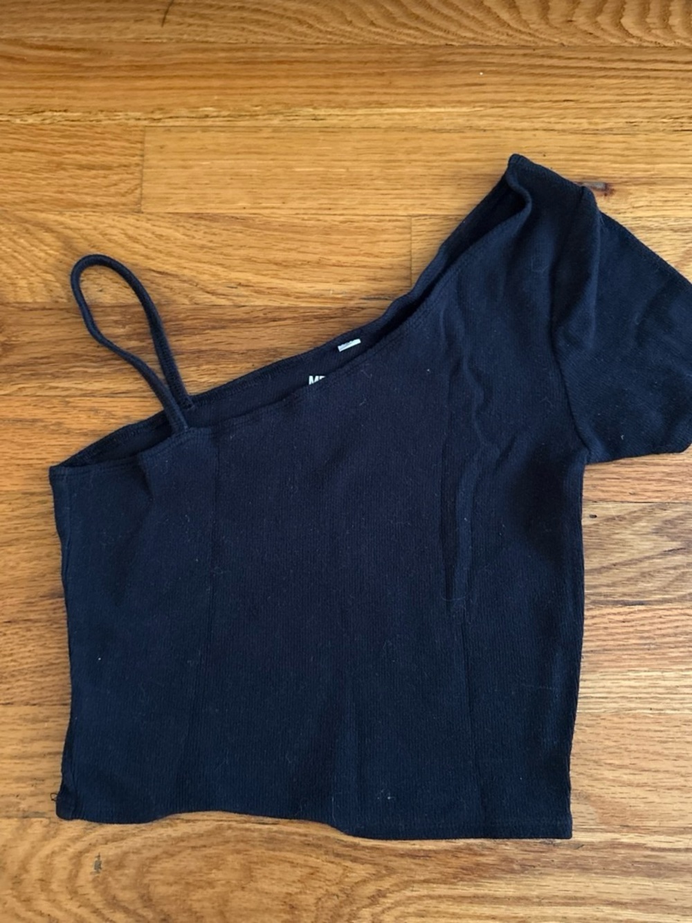 Me to We Black One-Shoulder Ribbed Crop Top with Strap